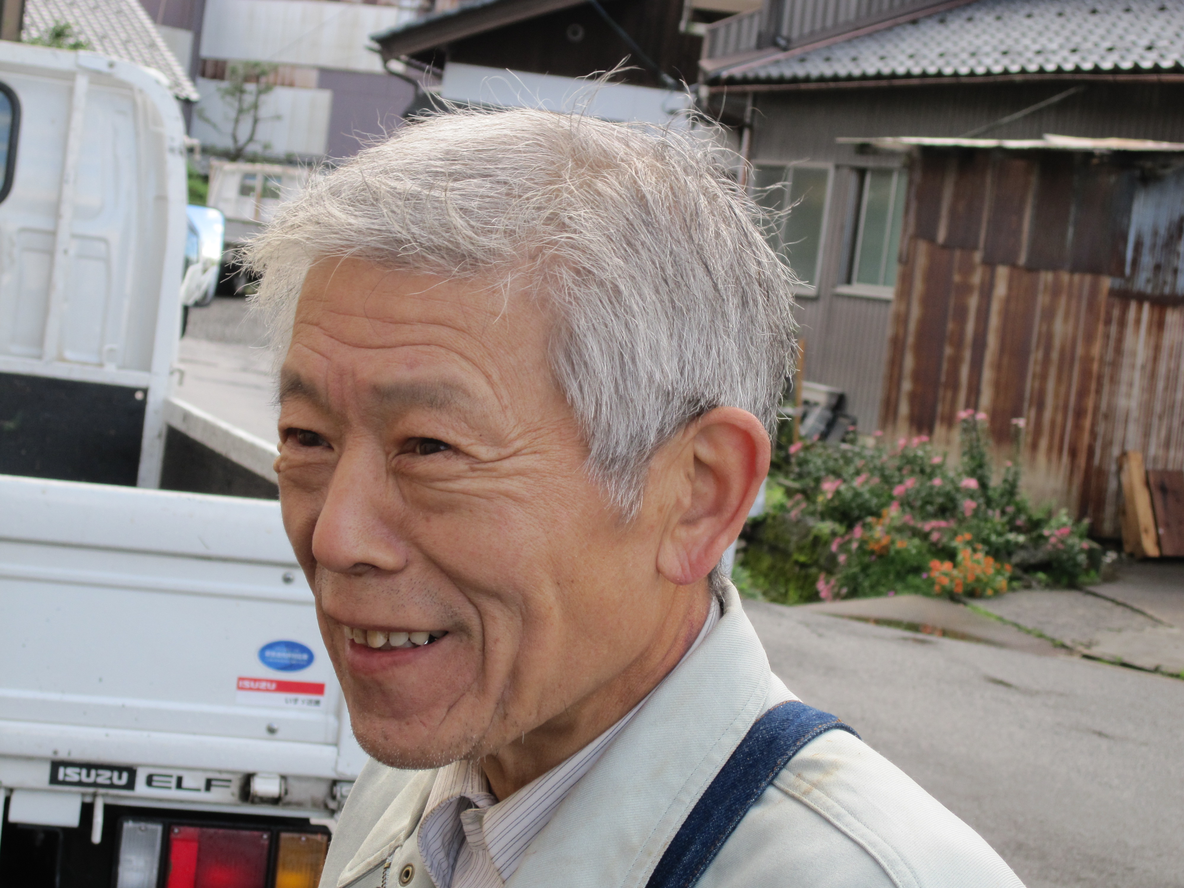 大阪の桶職人『上芝（うえしば）』氏が桶を修理にマルカワみそに来社